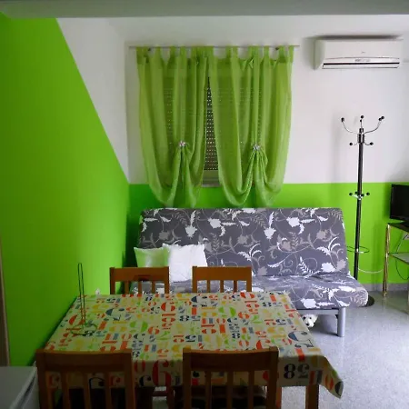 In With One-bedroom 1